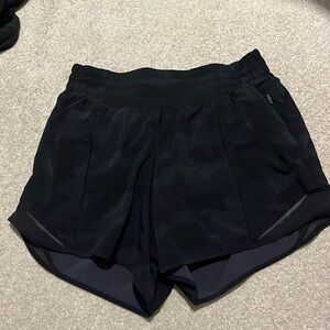 Lululemon Hotty Hot 4” Black Camo shorts size 6